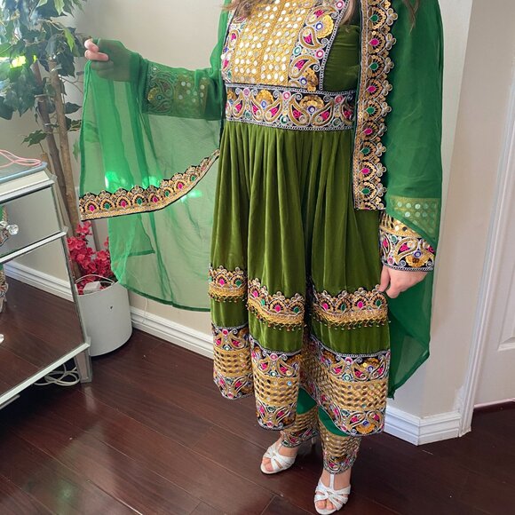 Brand new Afghan Traditional dress - Picture 1 of 4